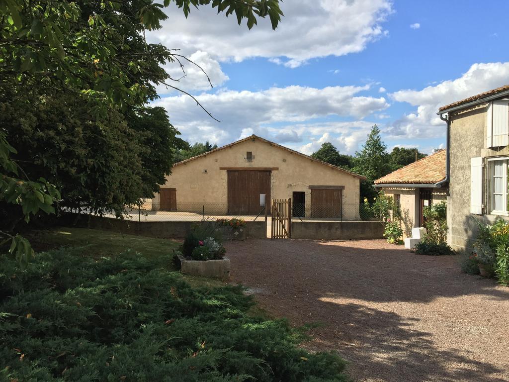 Chambres D'Hotes Du Puy D'Anche Sauze-Vaussais Luaran gambar